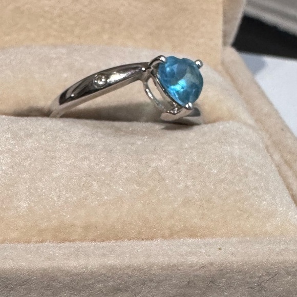 πβ¨ Dainty 14K White Gold Blue Topaz Ring β Minimalist Sparkle + Vintage Charm! - Picture 5 of 14